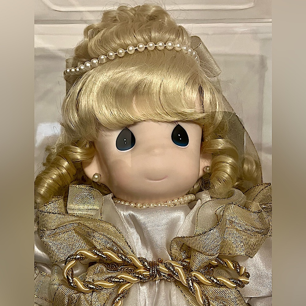 PRECIOUS MOMENTS “GLORIA” Angel Doll, In Plastic Case, On PM Doll Stand-No Box!